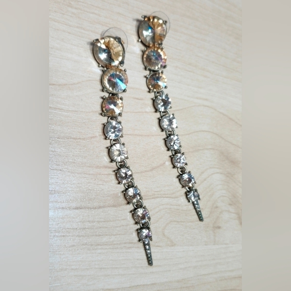 Oscar De La Renta Light Peach Color Gradient Crystal Dangle Earrings - Picture 2 of 7